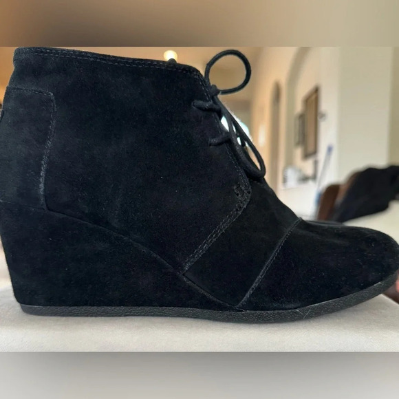 Toms Women's Size 10 W black Suede Covered Wedge Booties - Picture 2 of 14